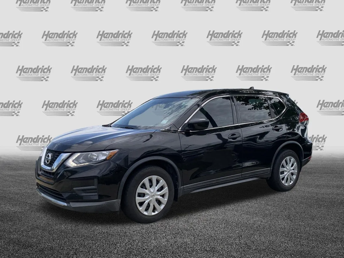2017 Nissan Rogue S thumbnail 4
