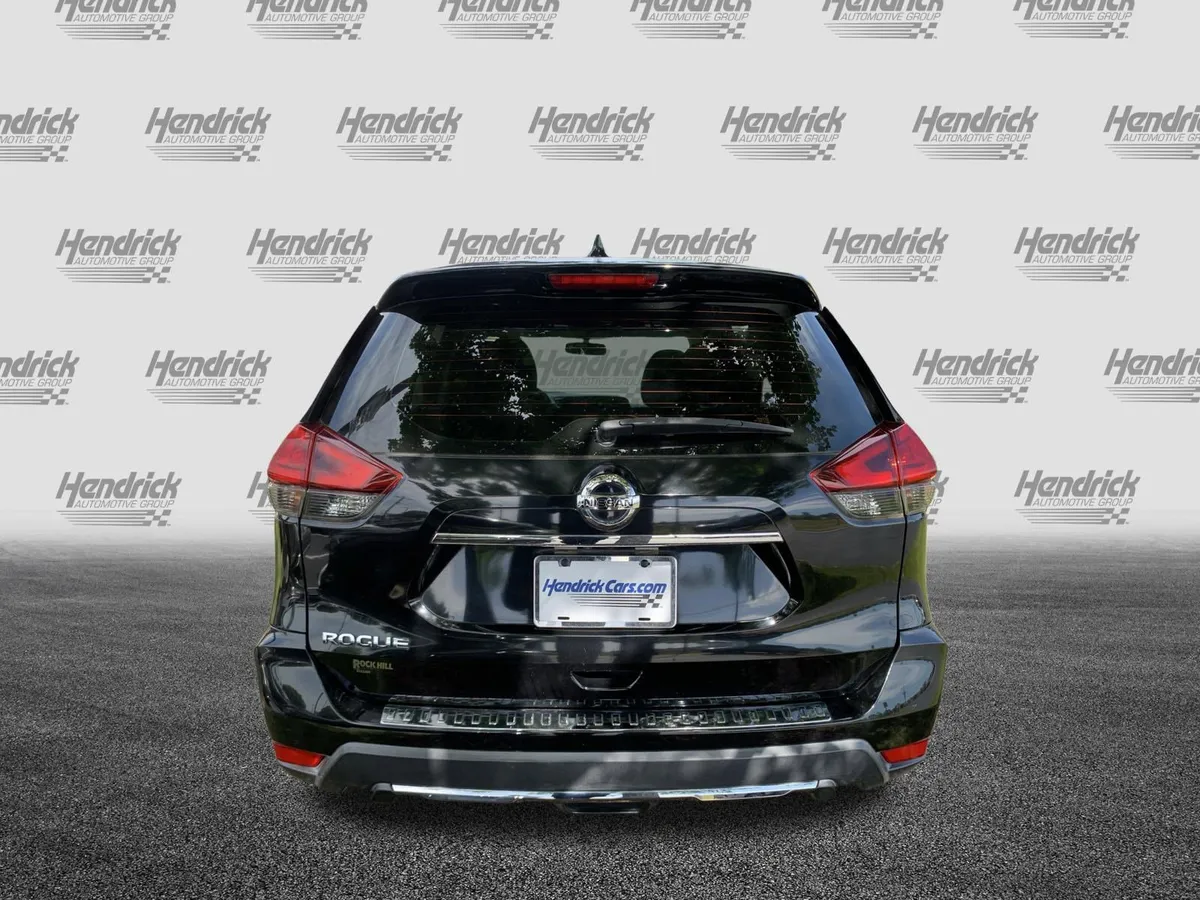 2017 Nissan Rogue S thumbnail 8