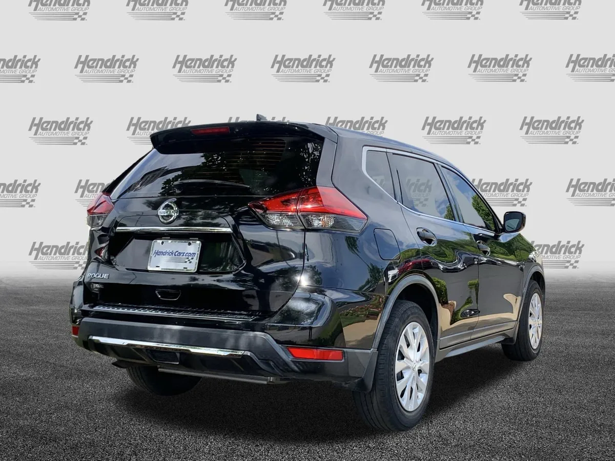 2017 Nissan Rogue S thumbnail 9