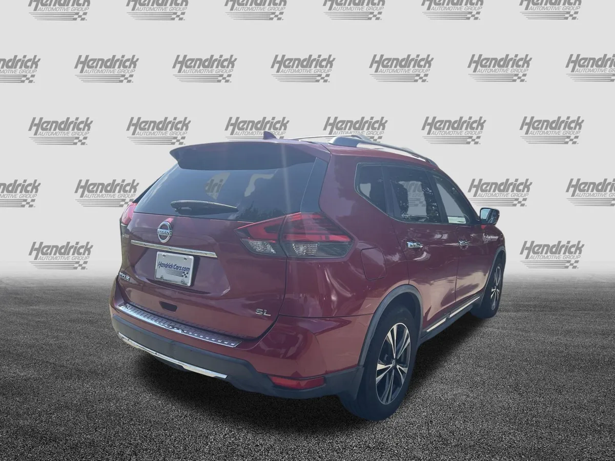 2017 Nissan Rogue SL thumbnail 10