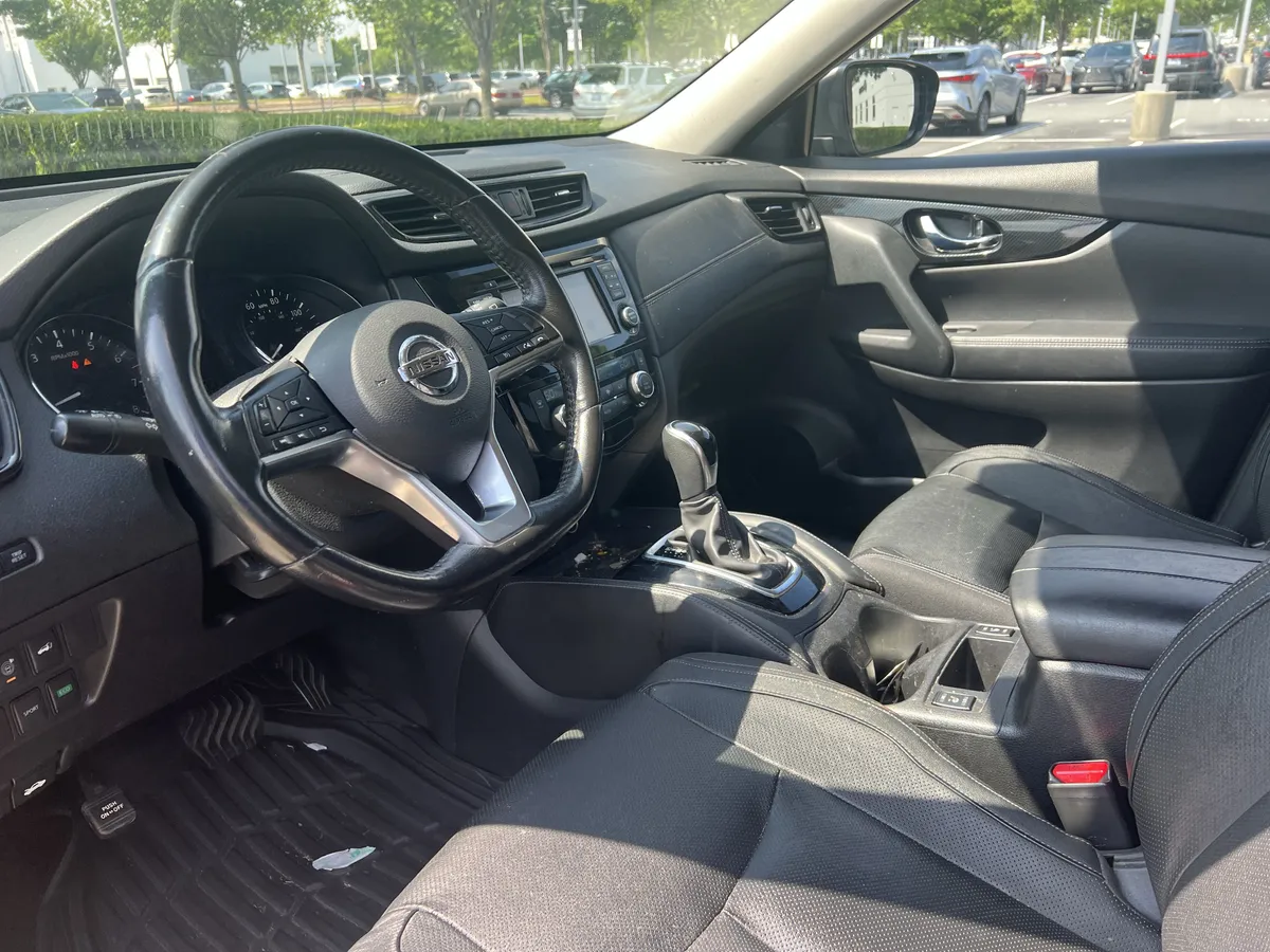 2017 Nissan Rogue SL thumbnail 16