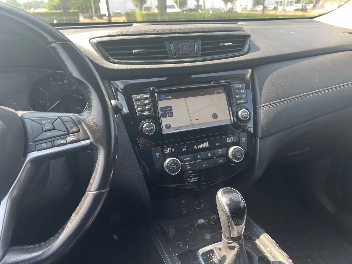 2017 Nissan Rogue SL thumbnail 17