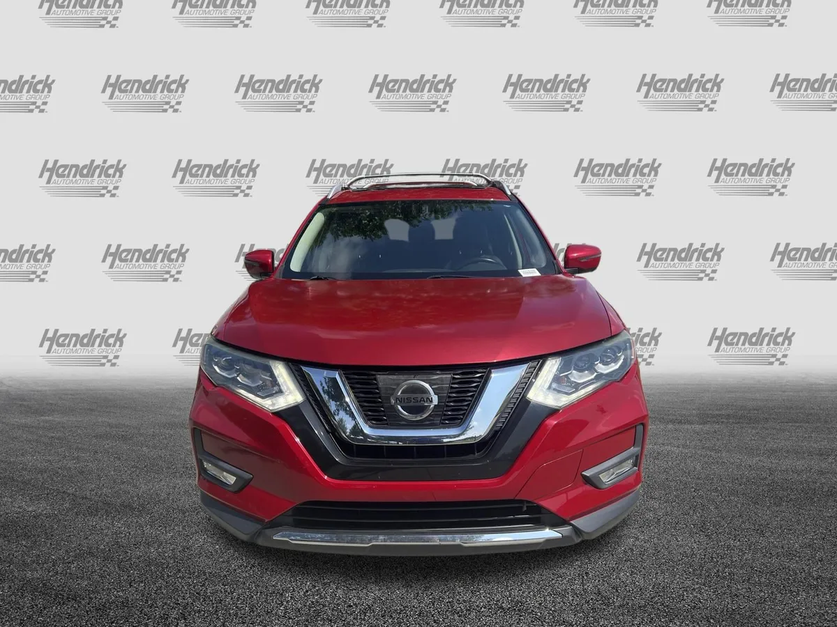 2017 Nissan Rogue SL thumbnail 2