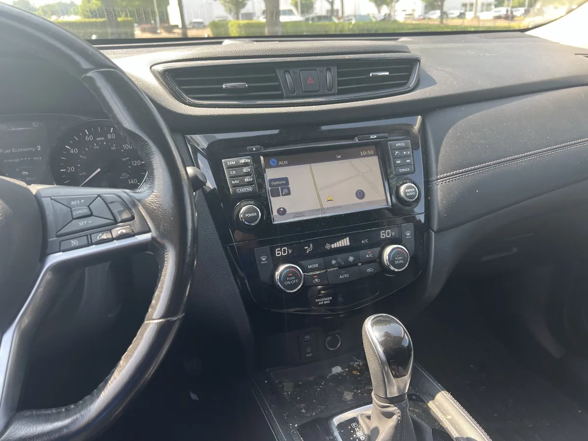 2017 Nissan Rogue SL thumbnail 31