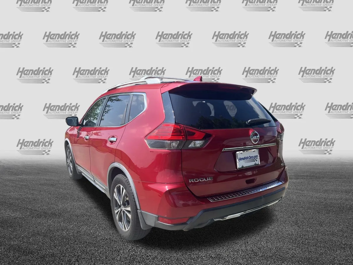 2017 Nissan Rogue SL thumbnail 7