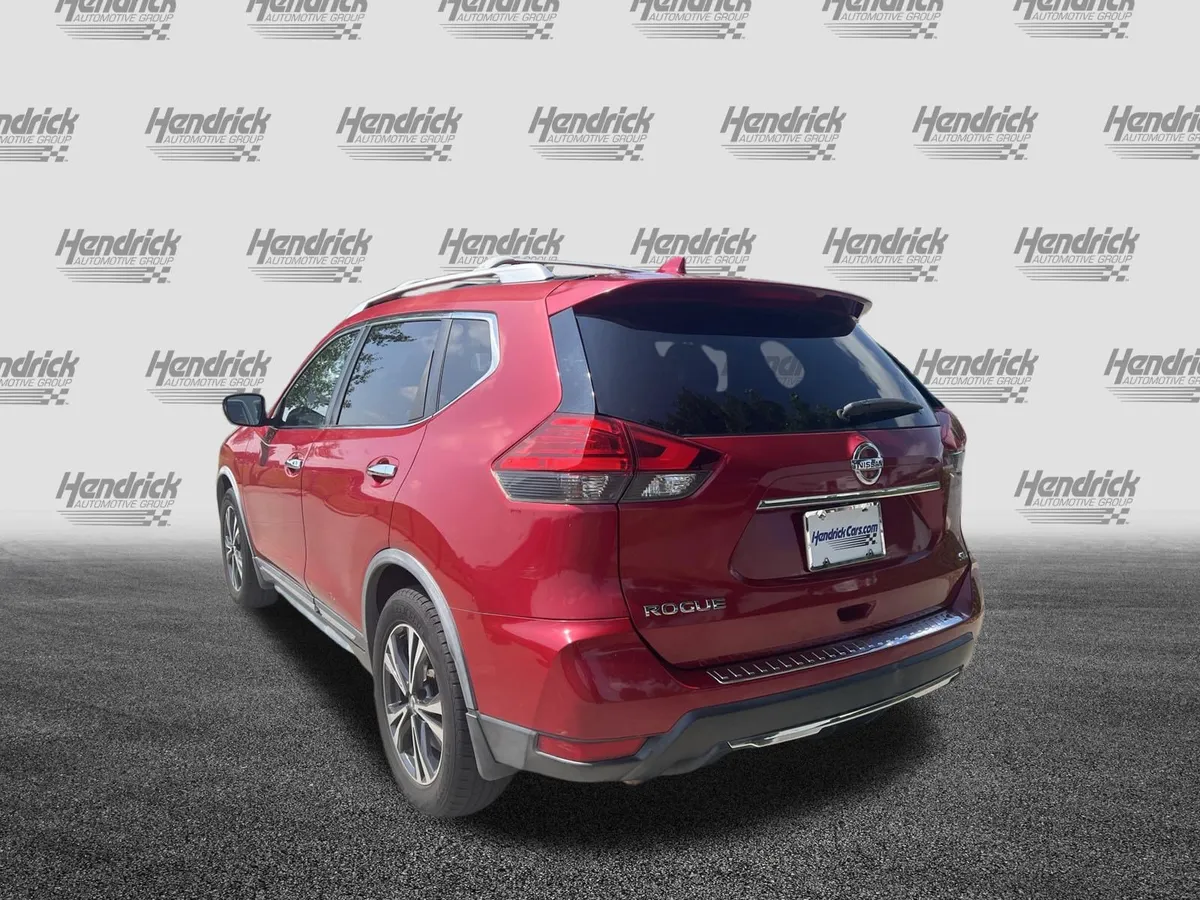 2017 Nissan Rogue SL thumbnail 8