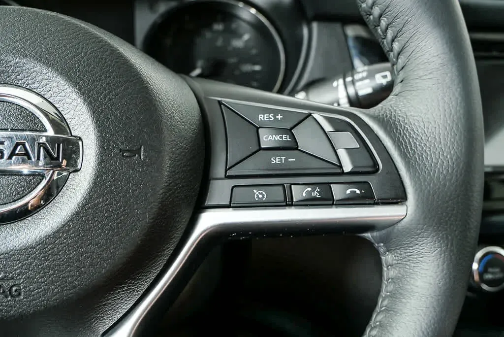 2017 NISSAN ROGUE SV thumbnail 11