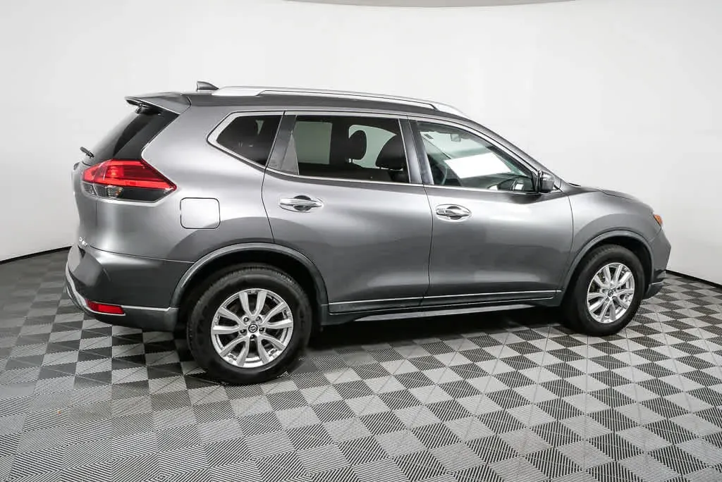2017 NISSAN ROGUE SV thumbnail 2