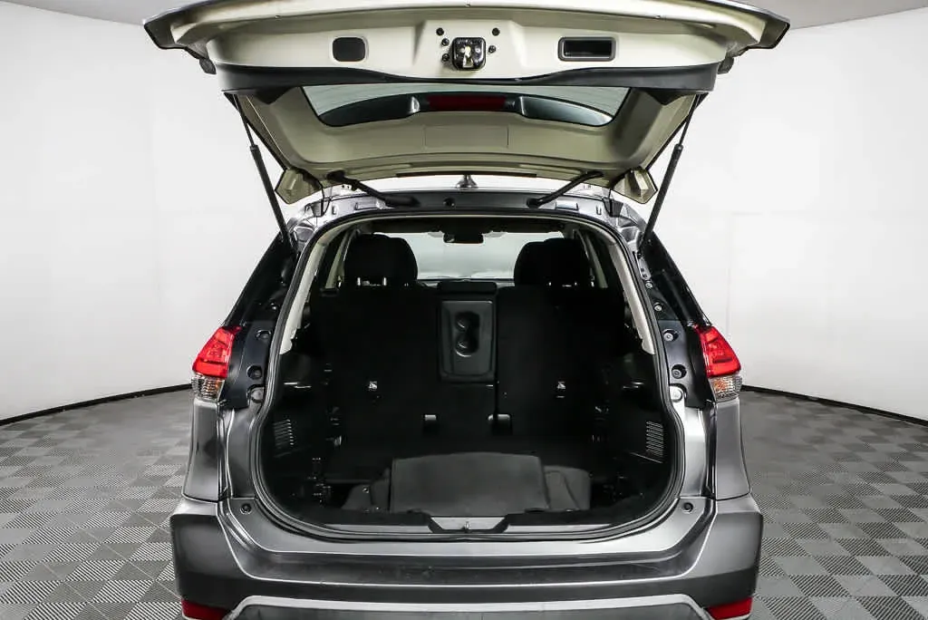2017 NISSAN ROGUE SV thumbnail 29