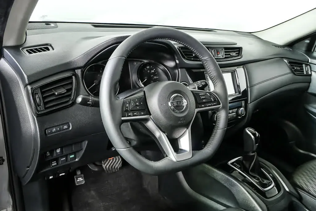 2017 NISSAN ROGUE SV thumbnail 4