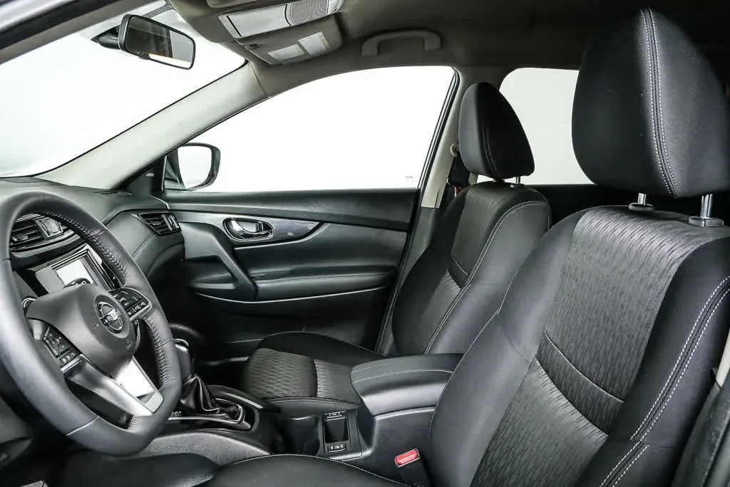 2017 NISSAN ROGUE SV thumbnail 5