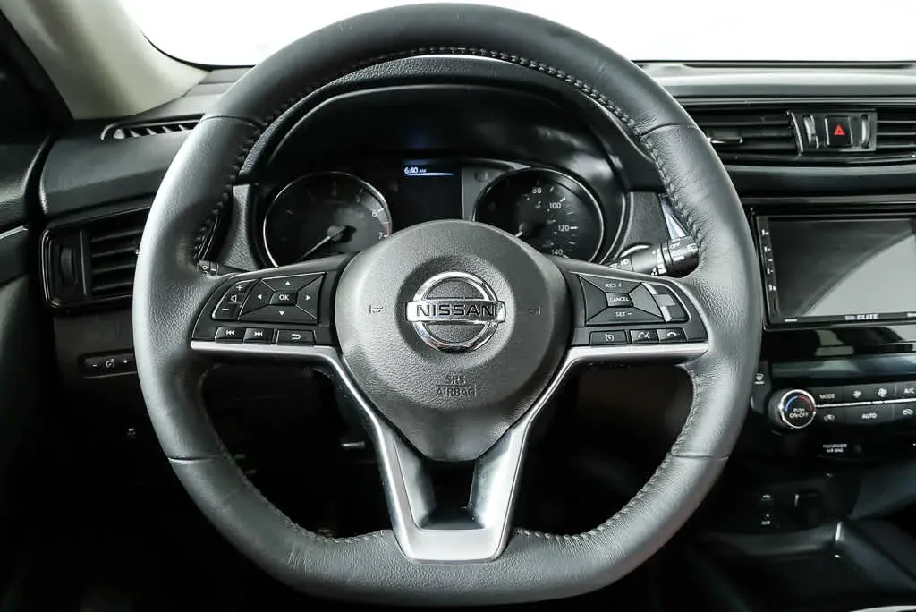 2017 NISSAN ROGUE SV thumbnail 9