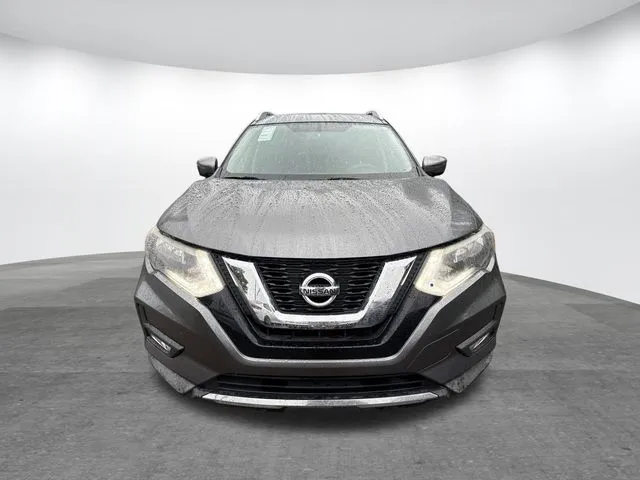2017 Nissan Rogue SV thumbnail 2