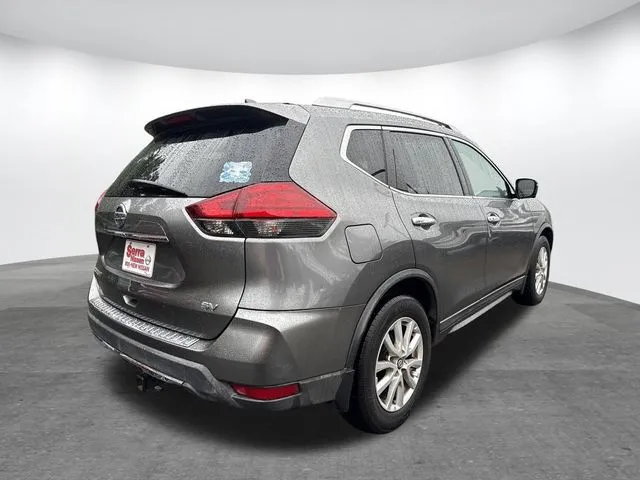 2017 Nissan Rogue SV thumbnail 6
