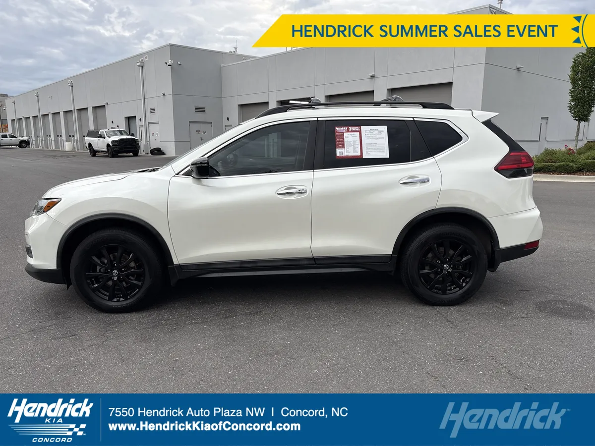 2017 Nissan Rogue SV thumbnail 5