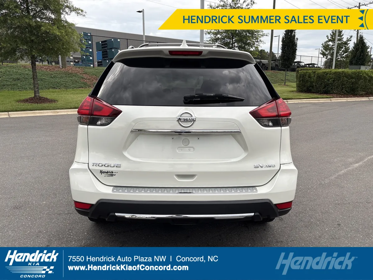 2017 Nissan Rogue SV thumbnail 7