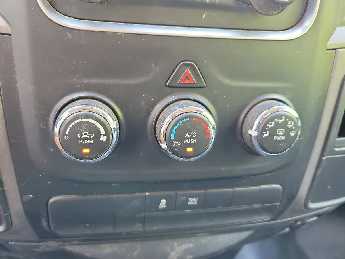 2017 Ram 1500 Tradesman thumbnail 17