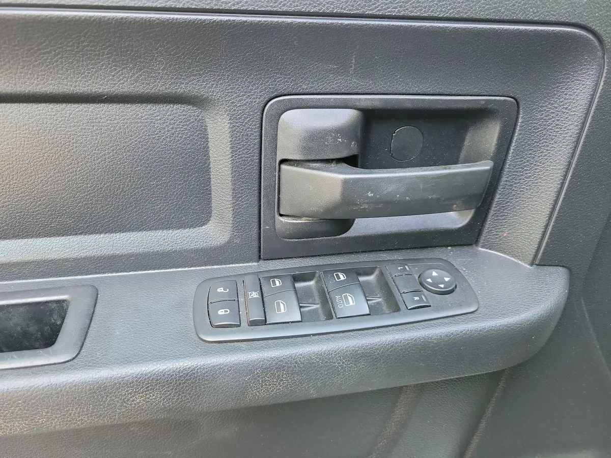2017 Ram 1500 Tradesman thumbnail 24