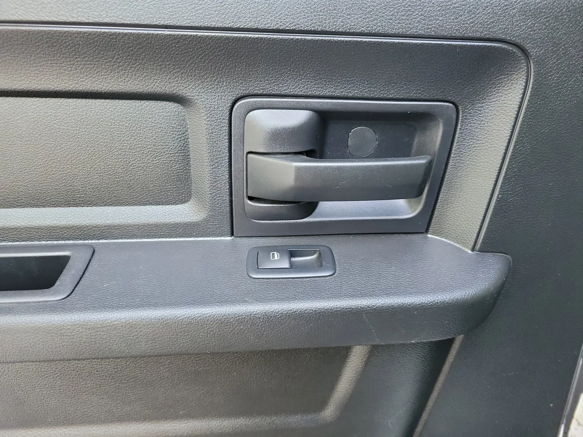 2017 Ram 1500 Tradesman thumbnail 25