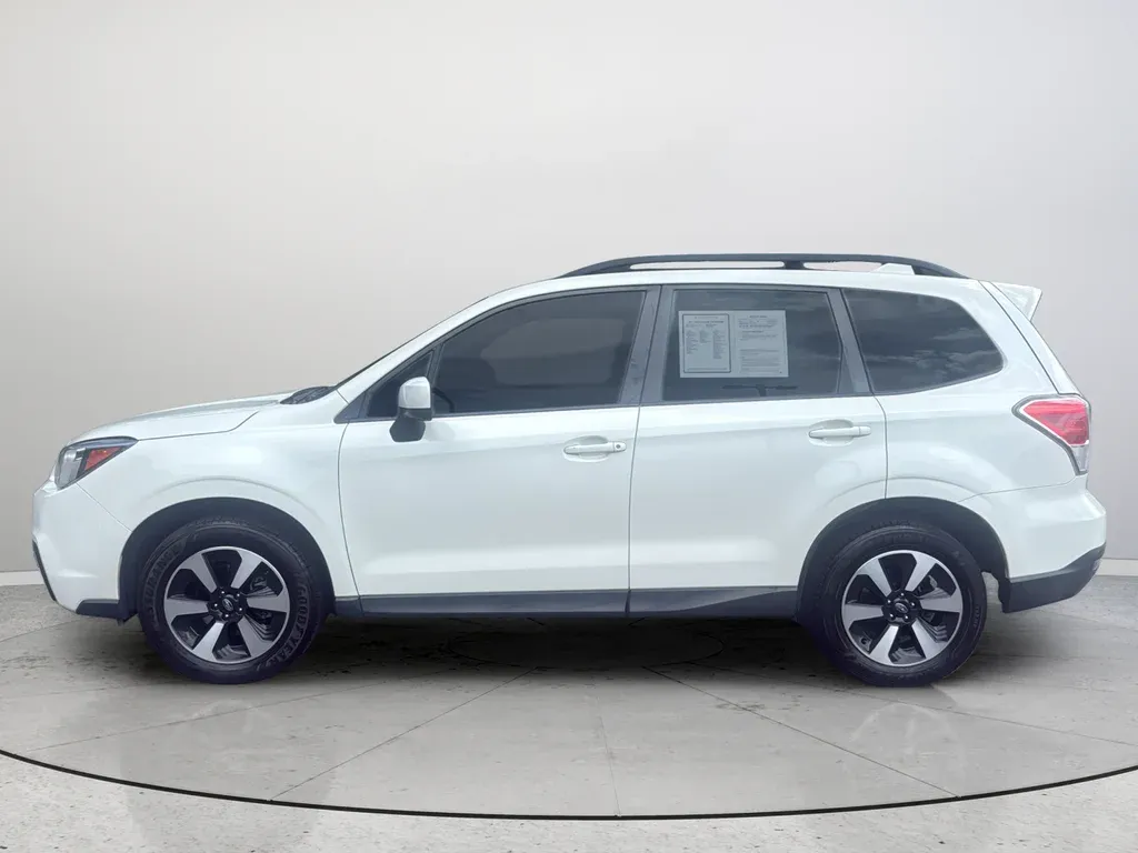 2017 Subaru Forester 2.5i Premium thumbnail 10