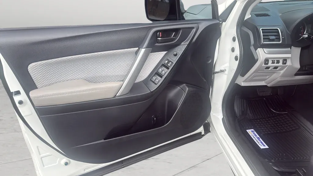 2017 Subaru Forester 2.5i Premium thumbnail 11