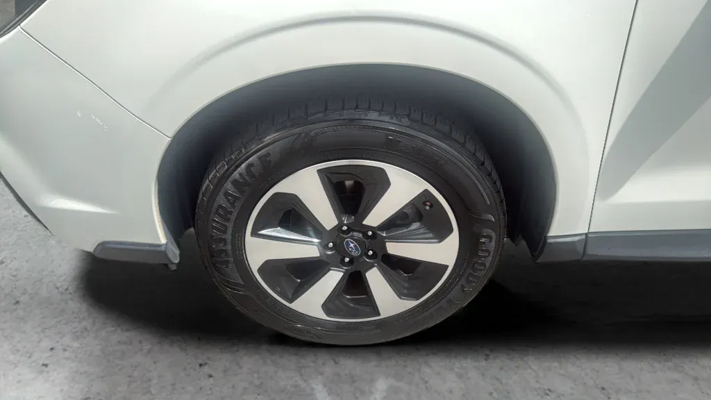 2017 Subaru Forester 2.5i Premium thumbnail 24