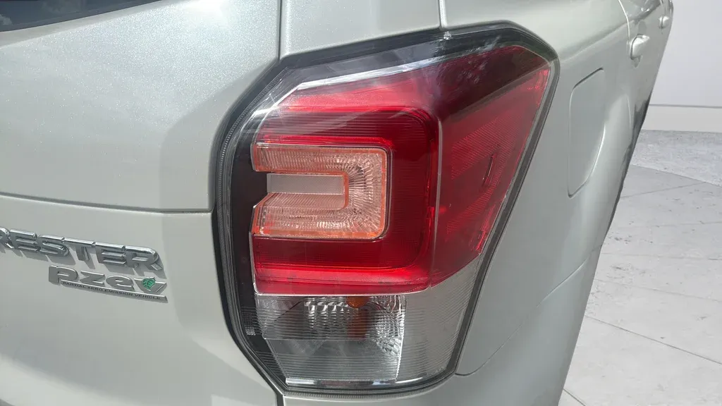 2017 Subaru Forester 2.5i Premium thumbnail 30