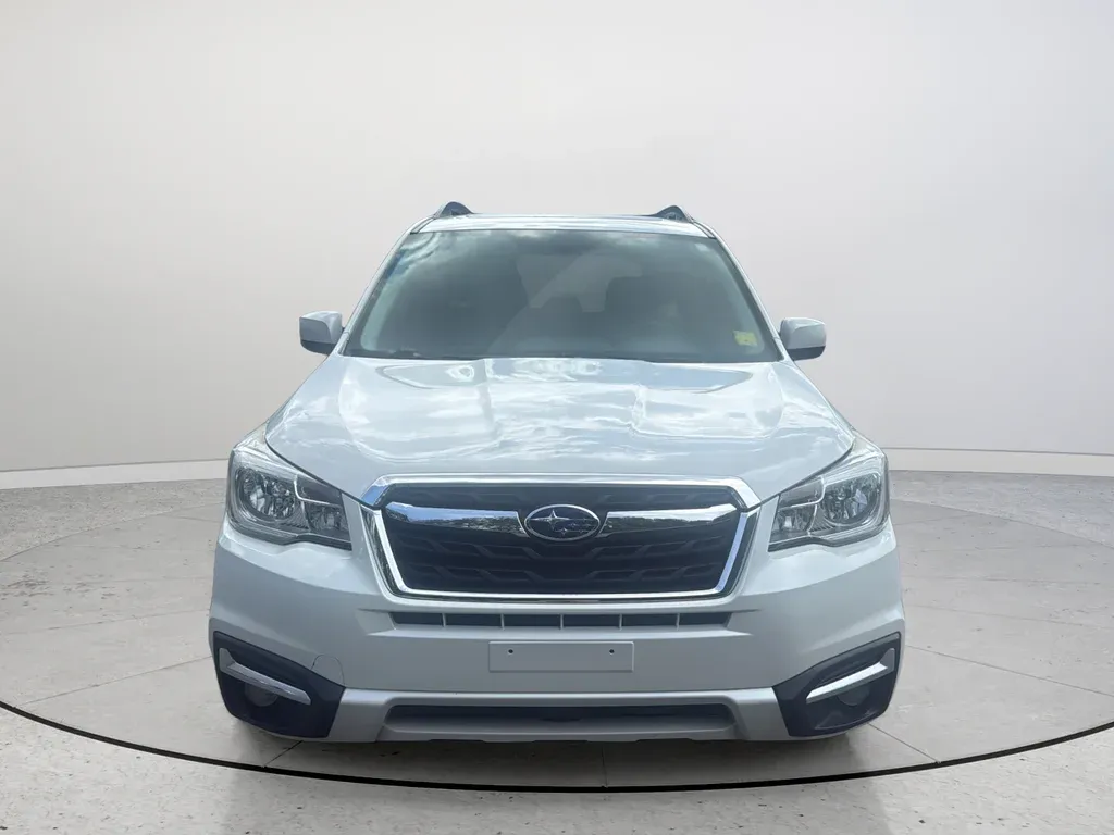 2017 Subaru Forester 2.5i Premium thumbnail 4
