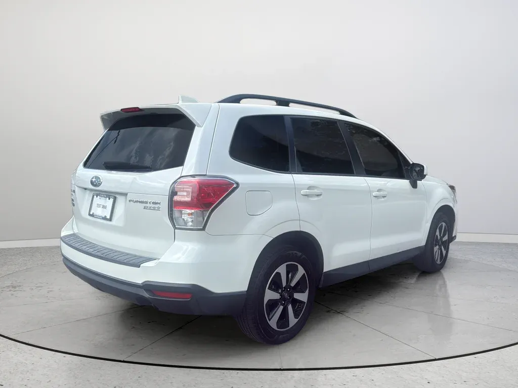 2017 Subaru Forester 2.5i Premium thumbnail 7