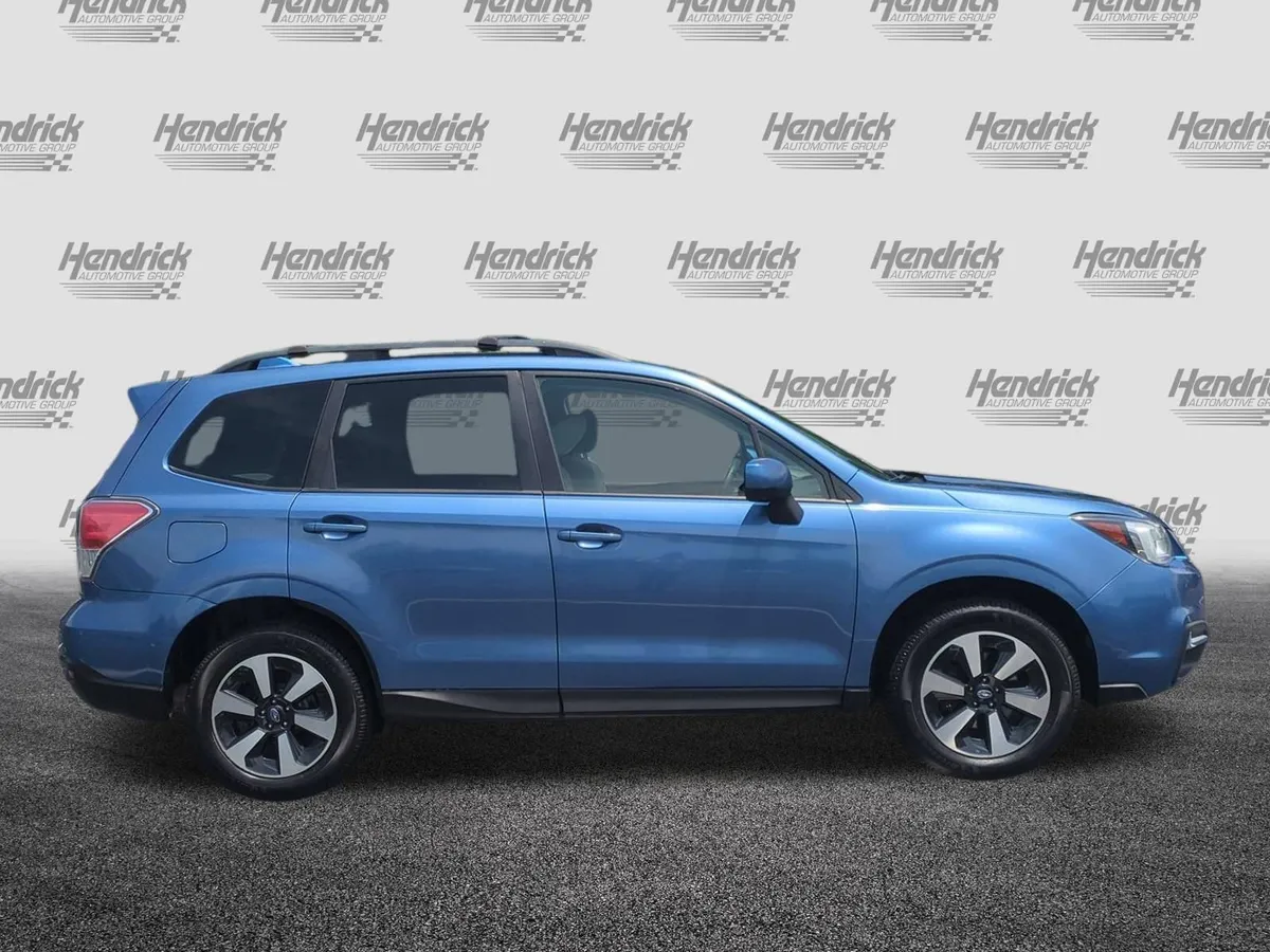 2017 Subaru Forester Premium thumbnail 10