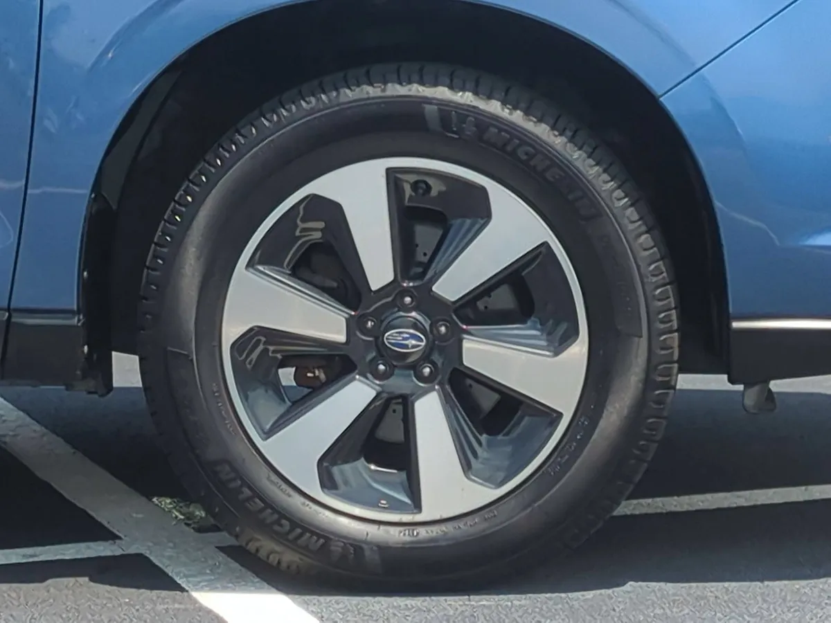 2017 Subaru Forester Premium thumbnail 12