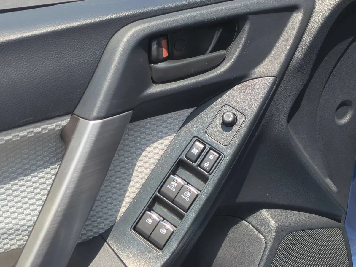 2017 Subaru Forester Premium thumbnail 14