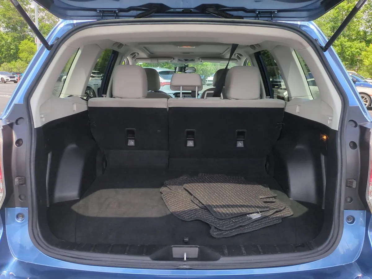 2017 Subaru Forester Premium thumbnail 30