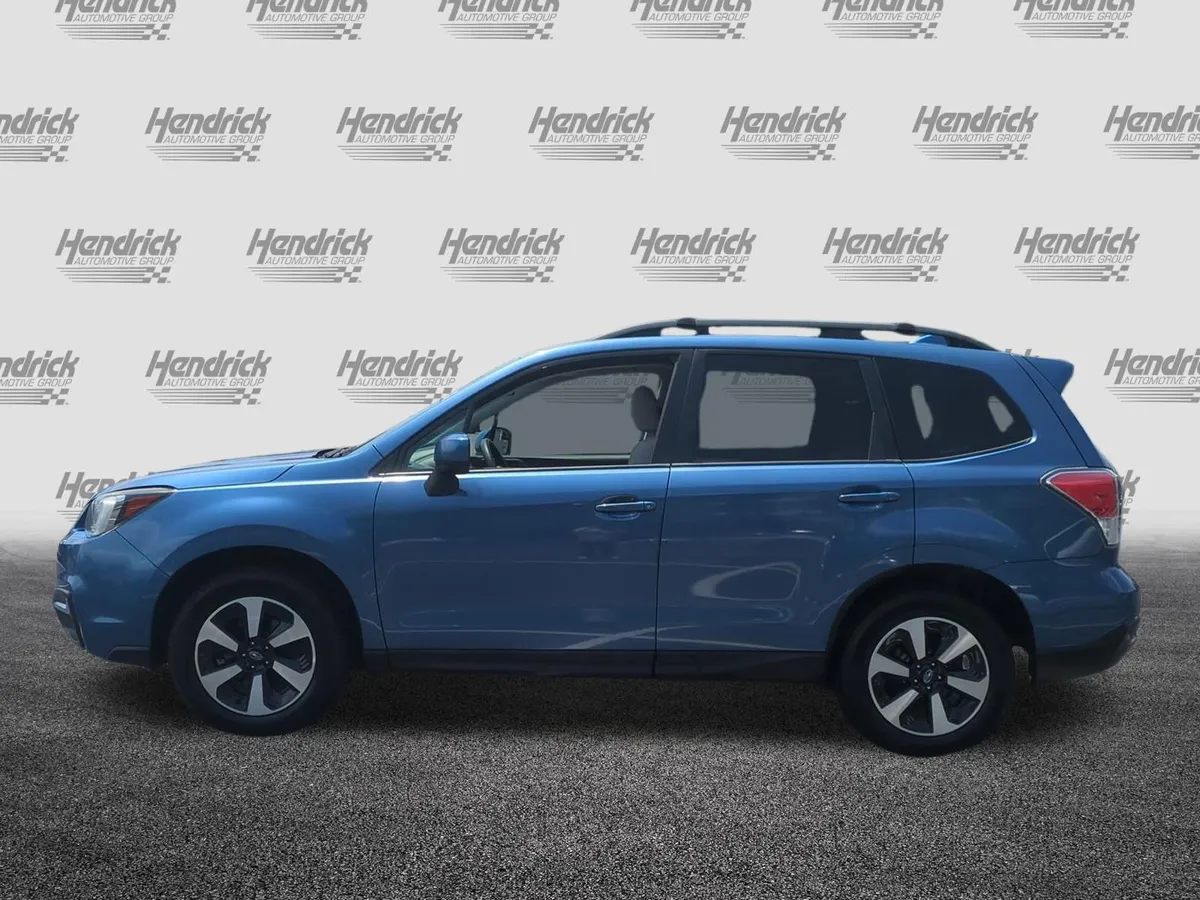 2017 Subaru Forester Premium thumbnail 6