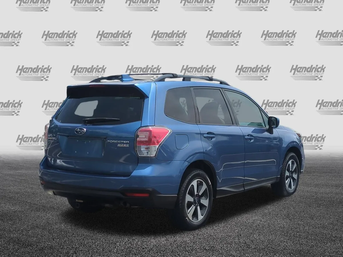 2017 Subaru Forester Premium thumbnail 9