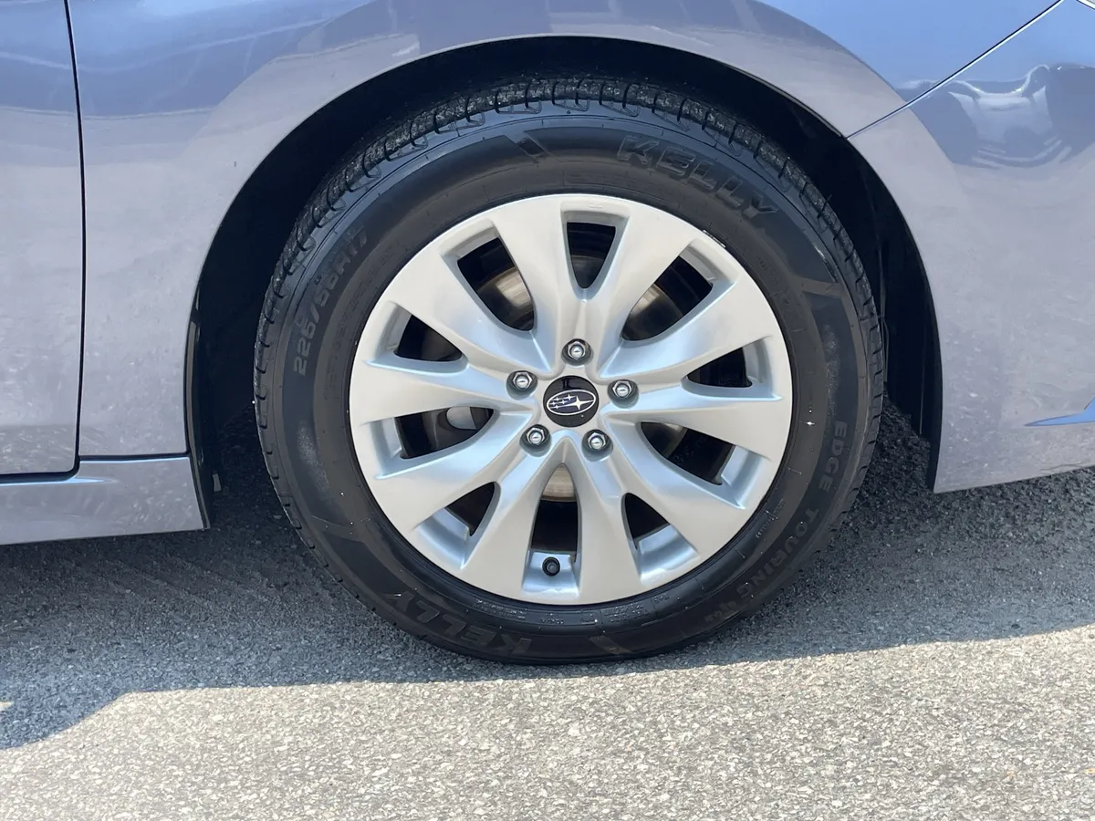 2017 Subaru Legacy Premium thumbnail 12