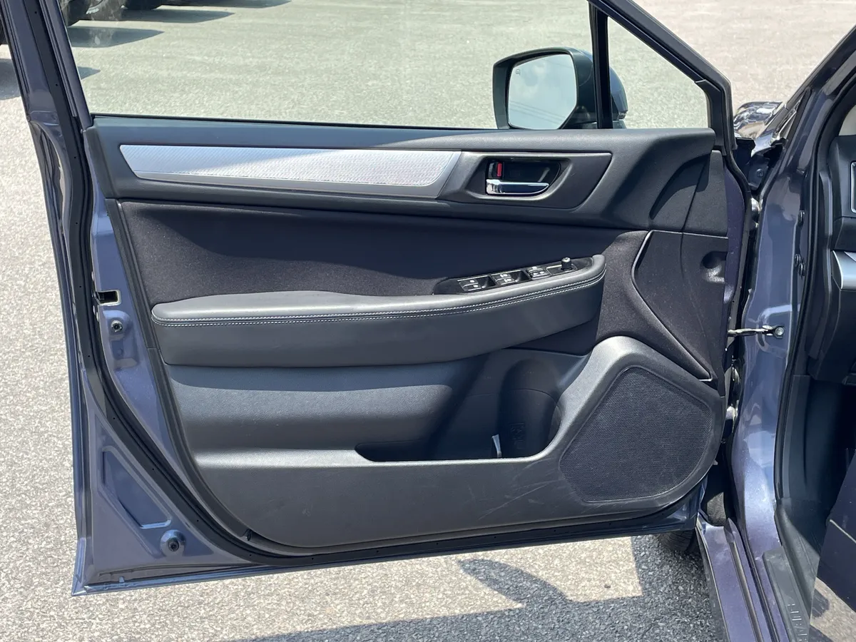 2017 Subaru Legacy Premium thumbnail 13