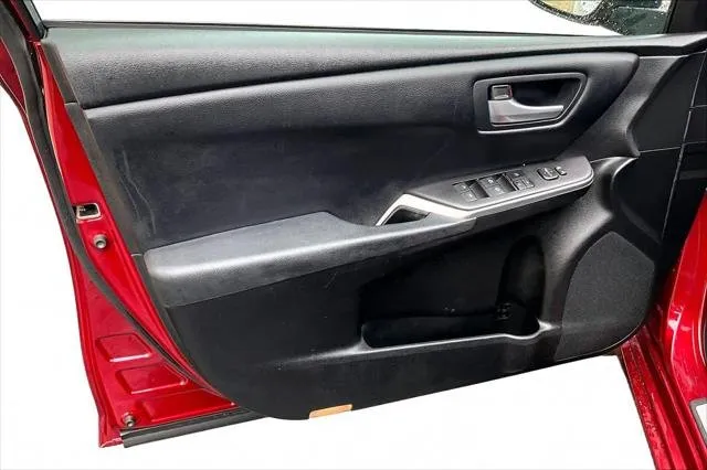 2017 Toyota CAMRY thumbnail 22