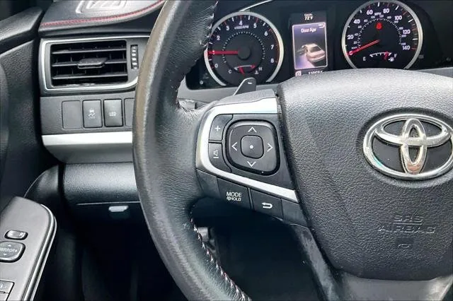 2017 Toyota CAMRY thumbnail 24