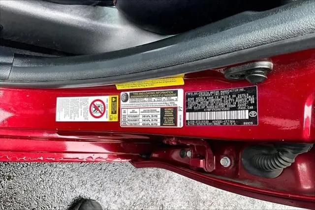 2017 Toyota CAMRY thumbnail 34