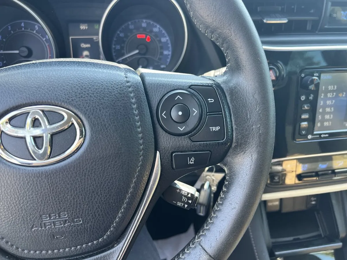 2017 Toyota Corolla iM thumbnail 19