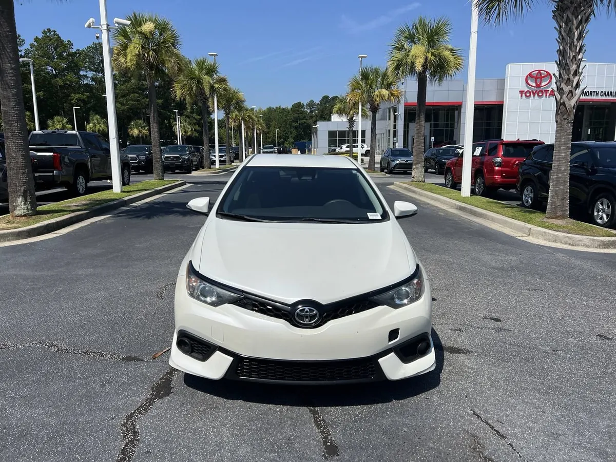 2017 Toyota Corolla iM thumbnail 2