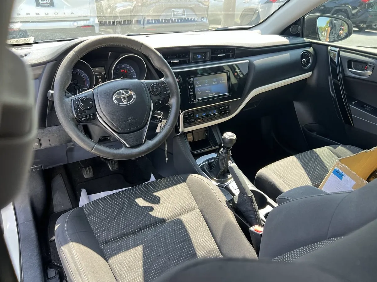 2017 Toyota Corolla iM thumbnail 29