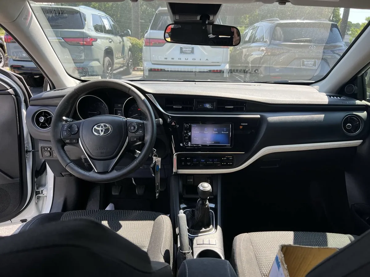 2017 Toyota Corolla iM thumbnail 30