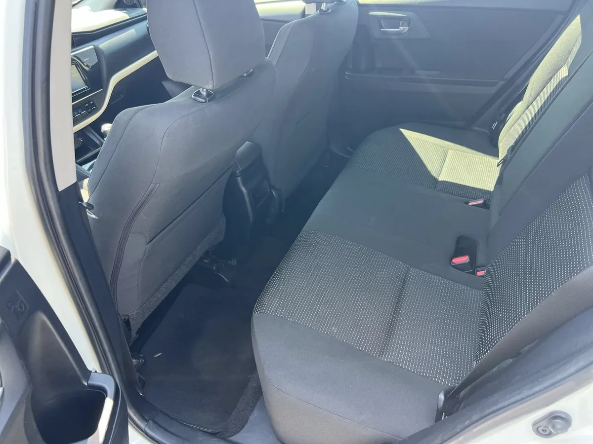 2017 Toyota Corolla iM thumbnail 31