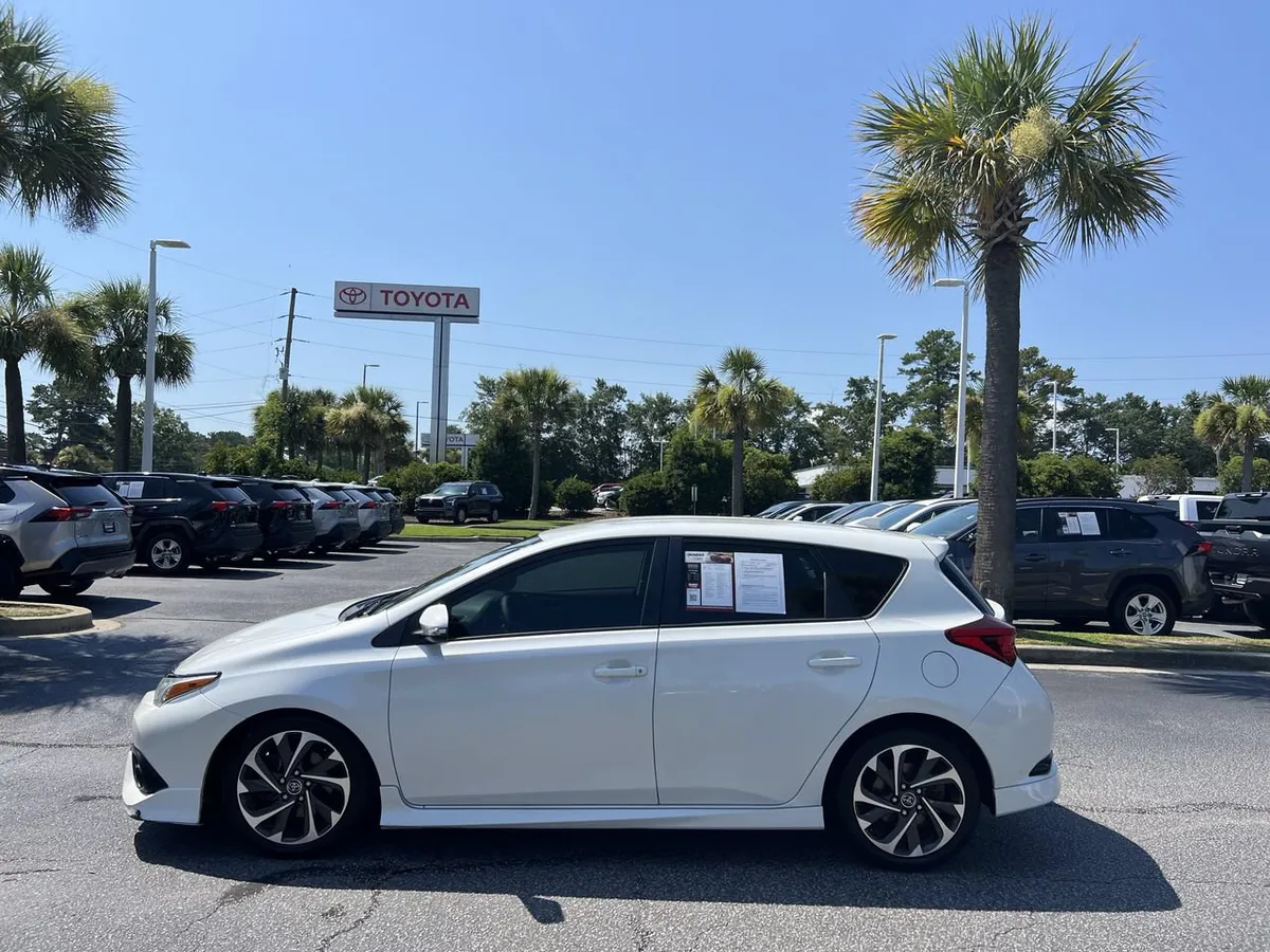 2017 Toyota Corolla iM thumbnail 6