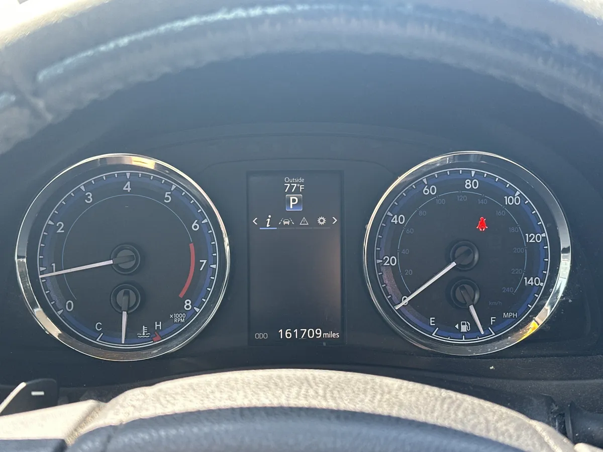 2017 Toyota Corolla SE thumbnail 14