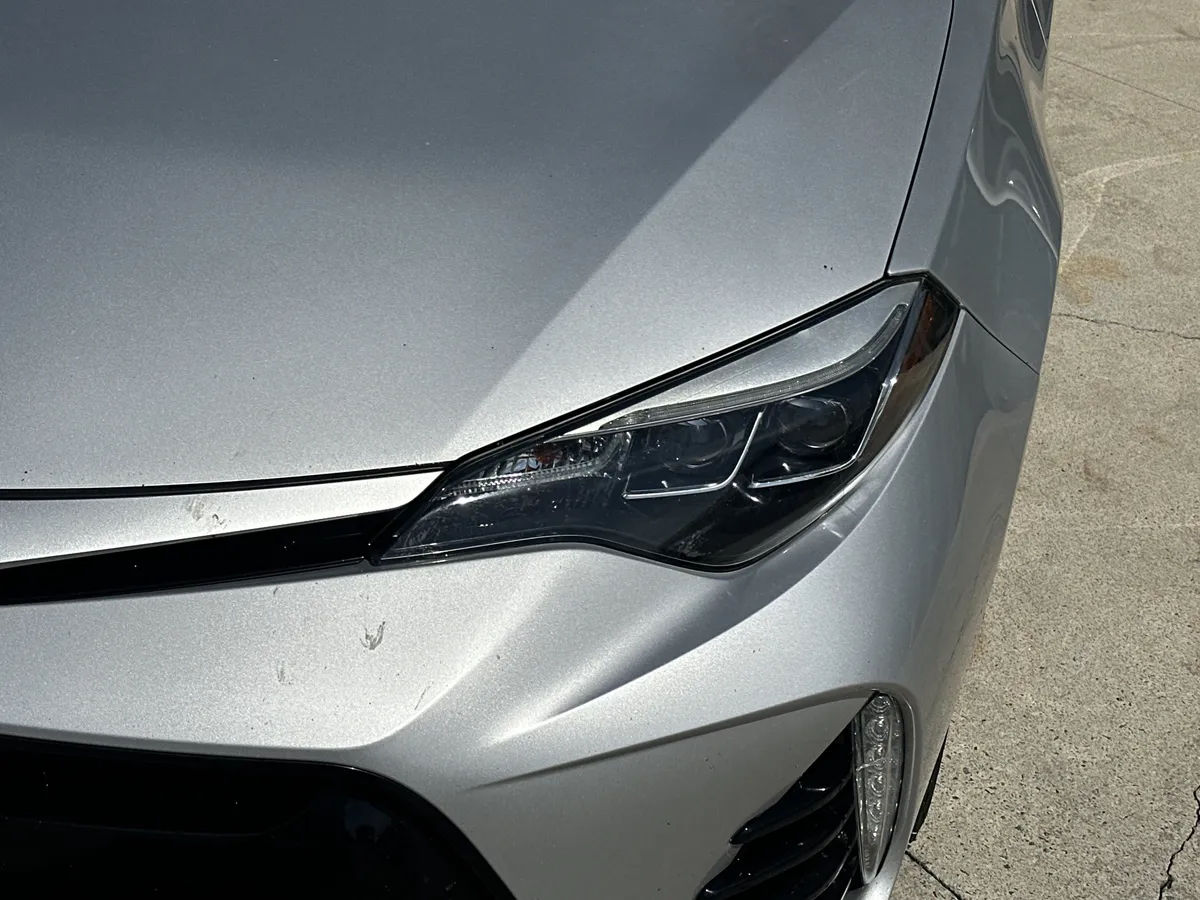 2017 Toyota Corolla SE thumbnail 9