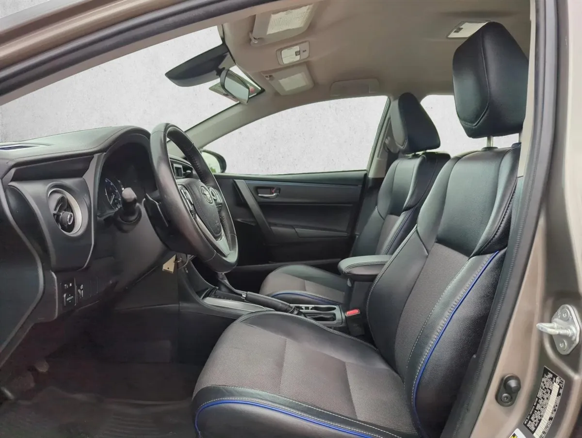 2017 Toyota Corolla SE thumbnail 14
