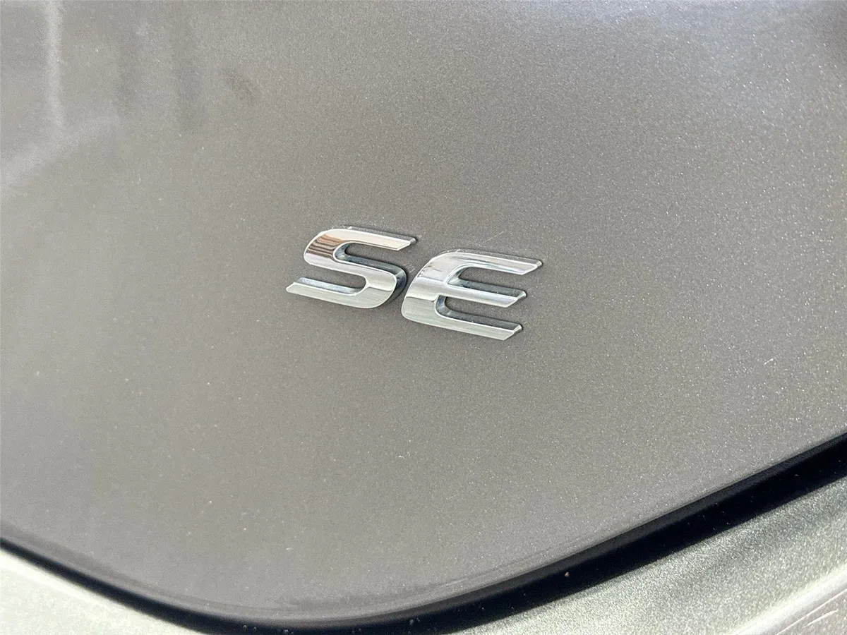 2017 Toyota Corolla SE thumbnail 13